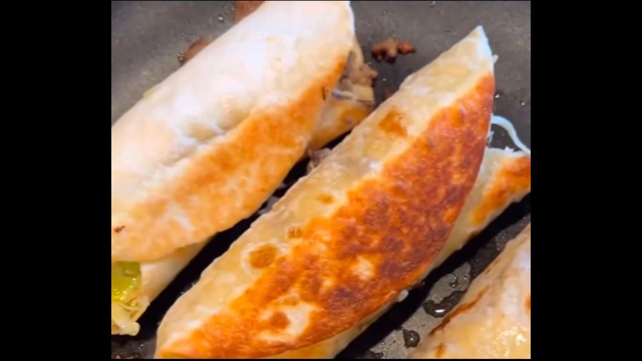 home made 3 ingredient eggrolls !!!! #easymeal #easydinner #cheapmeals #cheapdinner #fasteasydinner