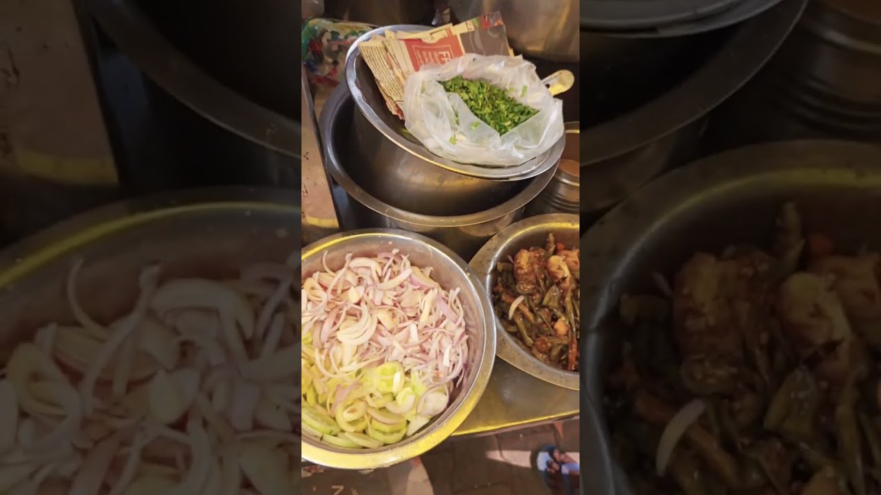Middle class logo ka five star chole kulche mara da badi dal n rajma chawal only rs 30 per plate 🙏😍