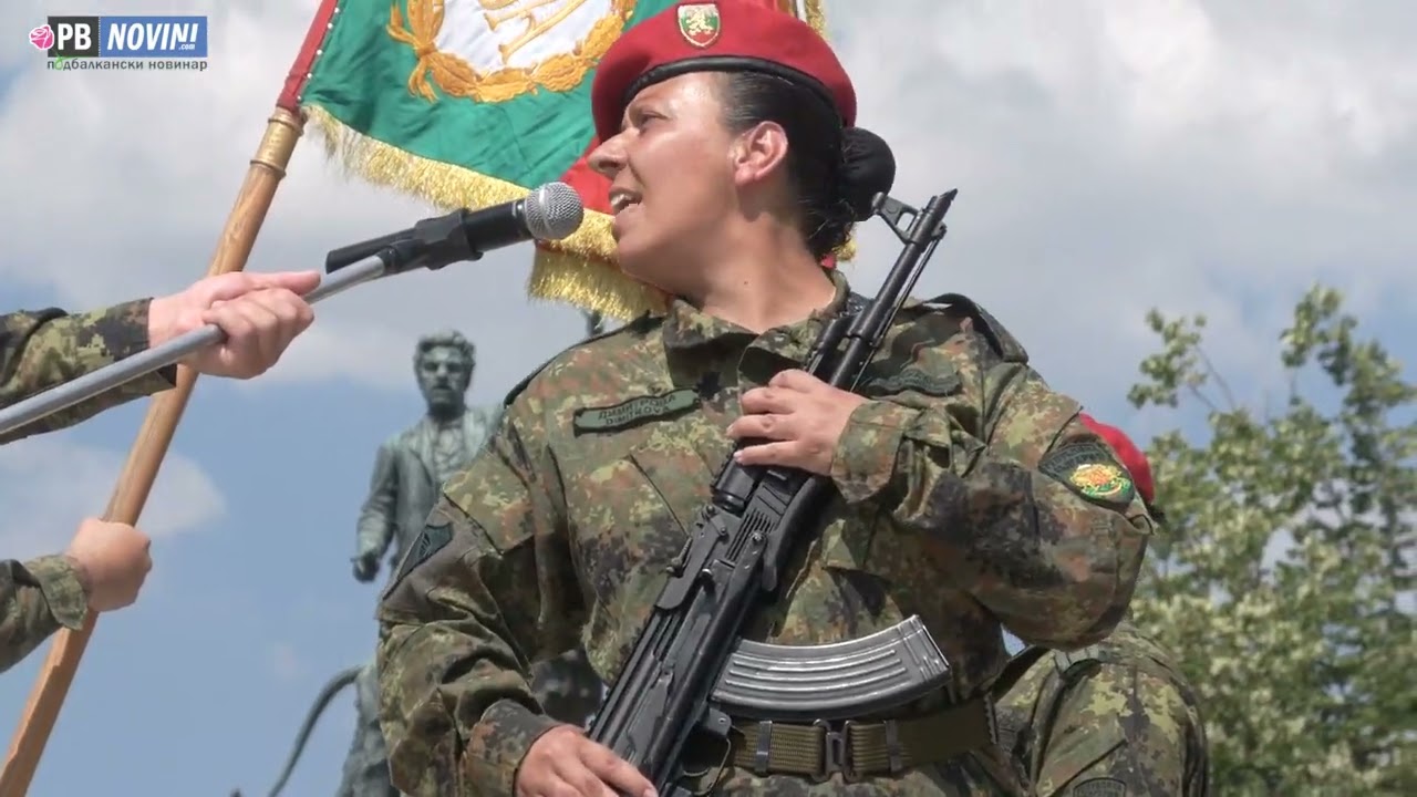 Пред паметника на Левски в Карлово военнослужещи се заклеха да пазят род и Родина