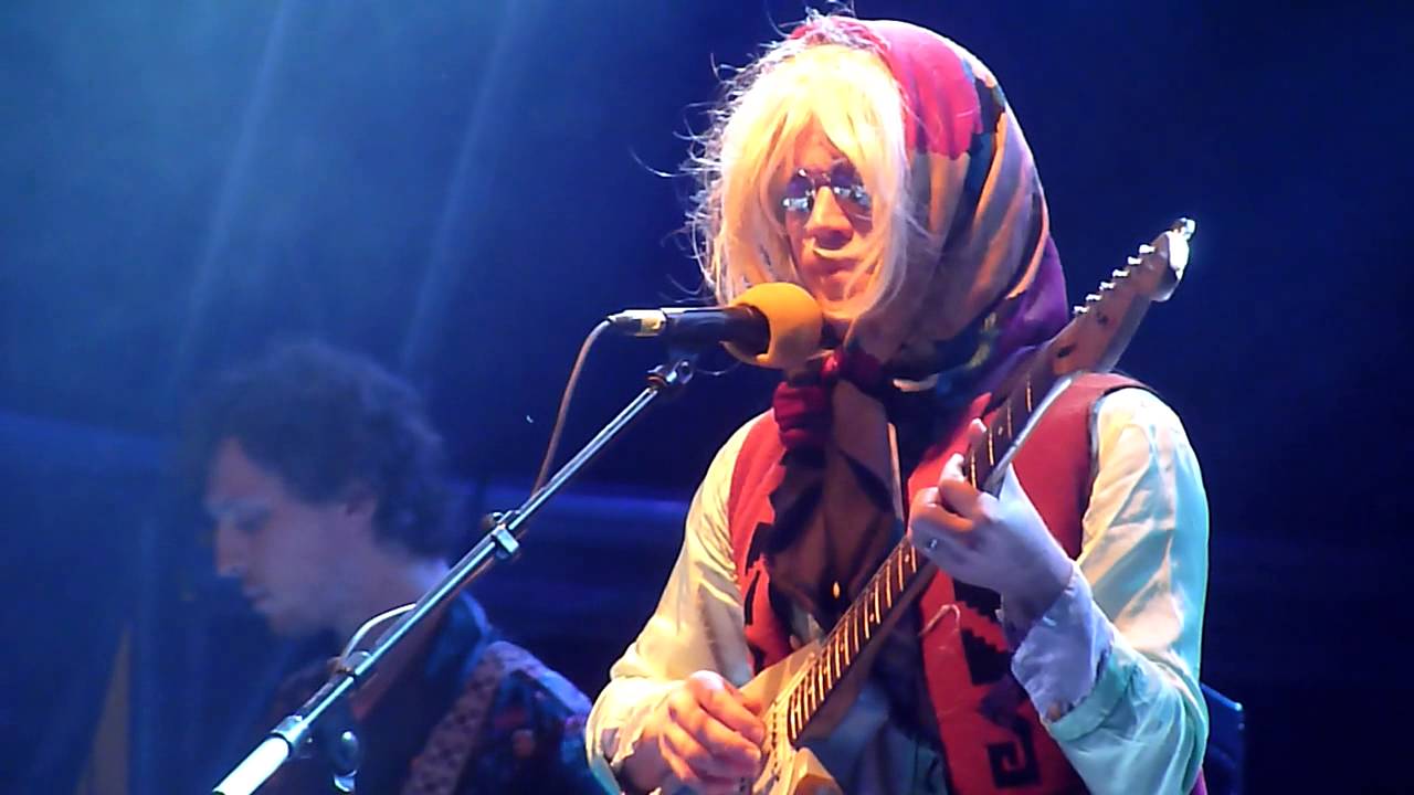 CONNAN MOCKASIN - Do I make you feel shy? (live! Primavera Sound 2014)