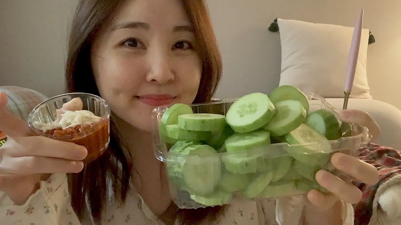 와그작 오이 먹는 소리 ASMR｜브이로그 같지만 오이먹방+보스 등장｜eating sounds｜mukbang｜eating show
