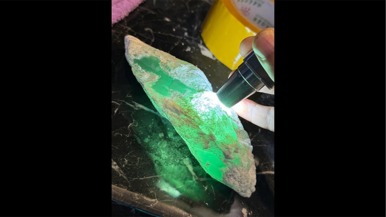 高端缅甸翡翠A货，全场开播放漏，新人扣8免费领取福利，首单免代购费！