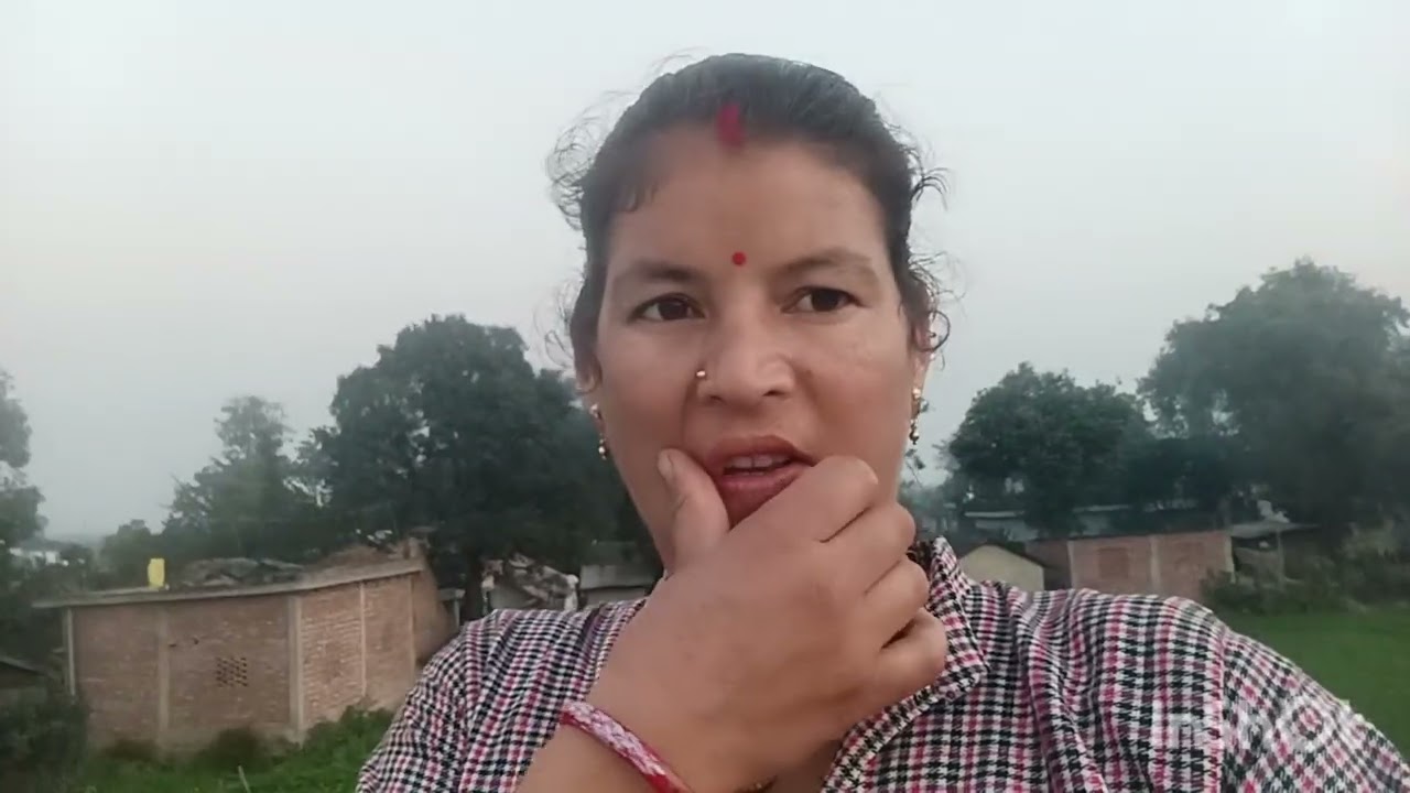 आज मैंने प्याज की गोलाई करी और खेत  me पानी डाला
