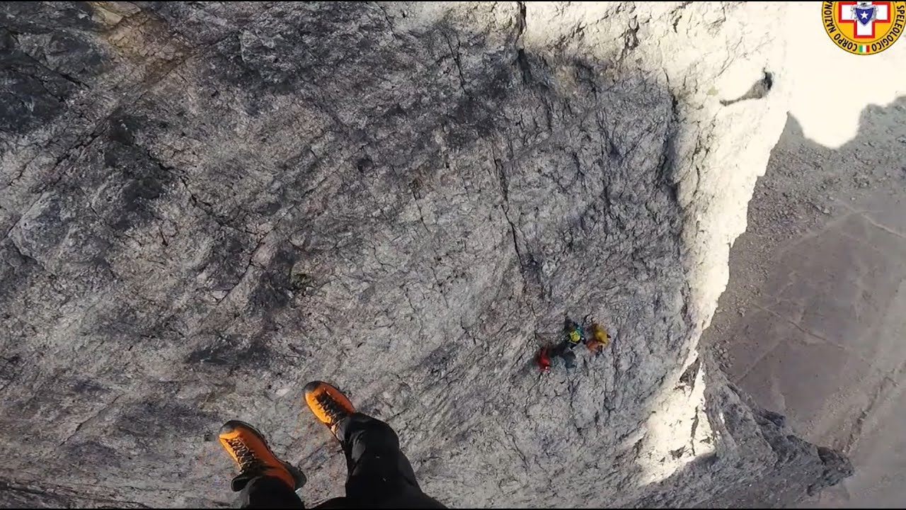 Lo spettacolare intervento del soccorso alpino sulla Cima Grande di Lavaredo