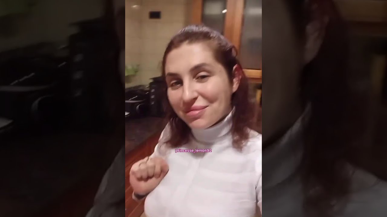 Amandine Pellissard vend ses affaires, Alexandre et ses enfants montre la mer déchaînée 