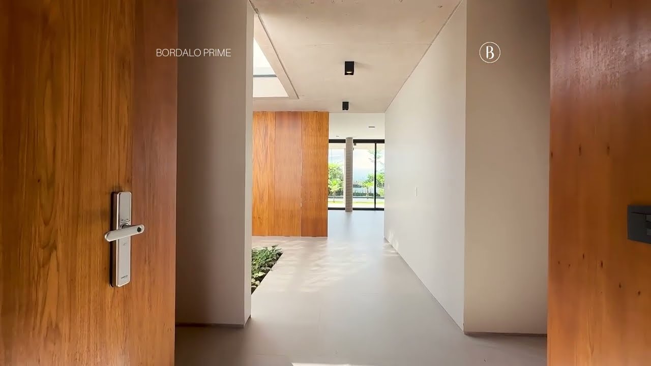 Casa nova e térrea à venda na SMDB Conjunto 15 - Lago Sul