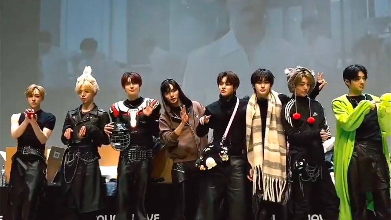 AlphaDriveOne (ALD1) At Soundwave Special Offline fansign Event for 'Euphoria' today
