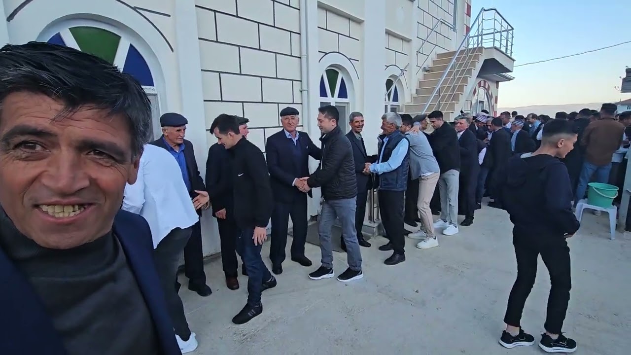 DEMİRCİ'nin SAĞNIÇ KÖYÜNDE RAMAZAN BAYRAMINDA BAYRAMLAŞMADAN GÖRÜNTÜLER 10-04-2024