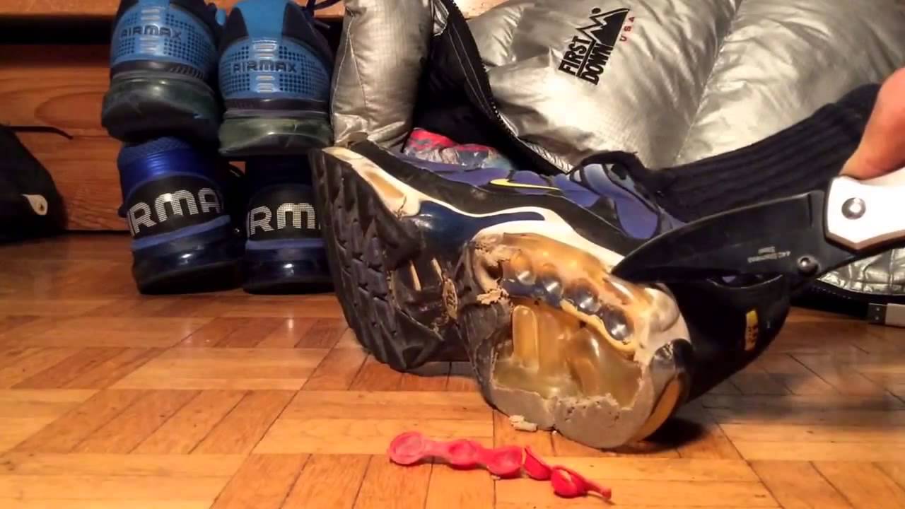 Abusing my old Nike tn air rekin with an other beautiful knife