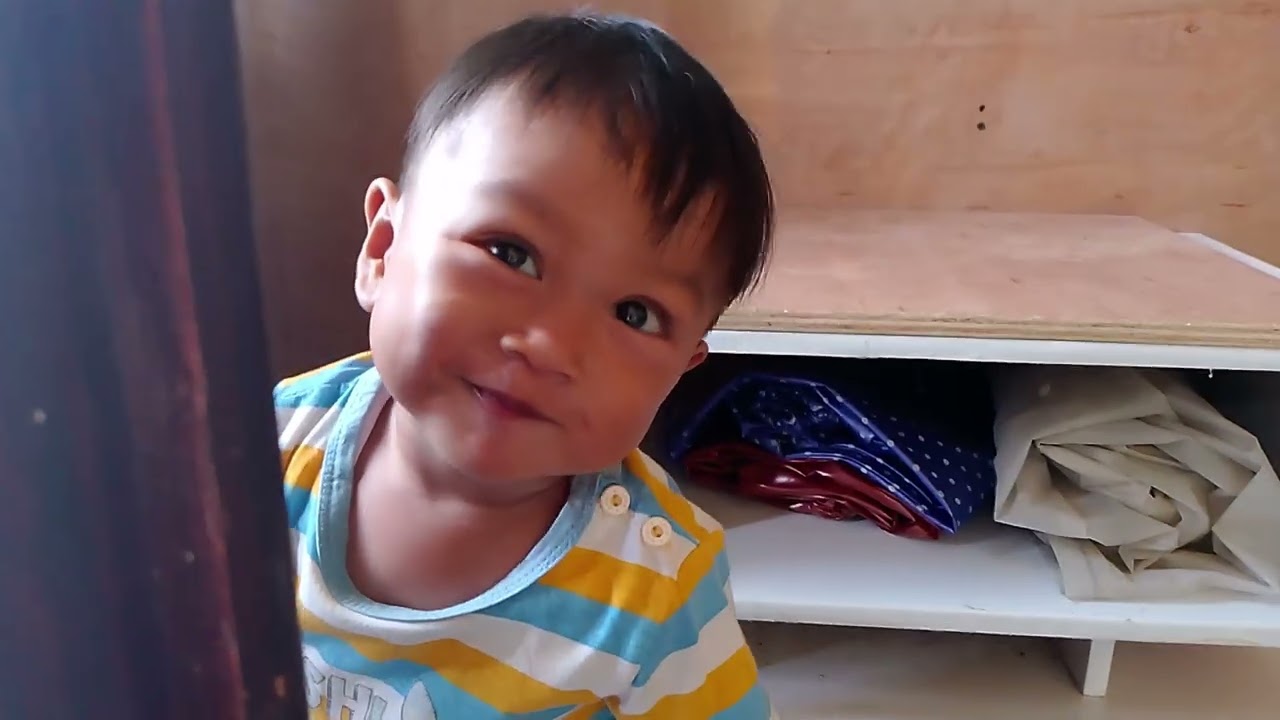 HOREEEE !!! AKHIRNYA ELKIO BISA BERDIRI DAN JALAN SENDIRI