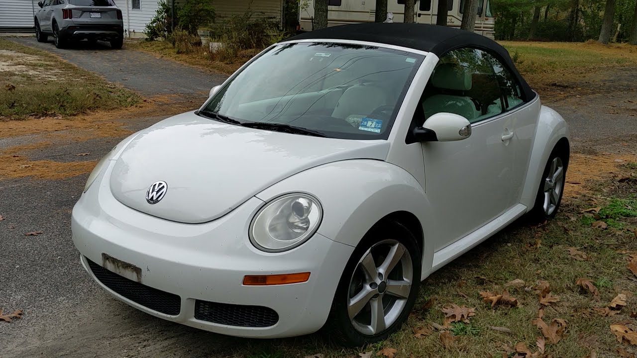 Мы рассматриваем кабриолет VW Beetle 2007 года выпуска. На что вы обращаете внимание при осмотре ...