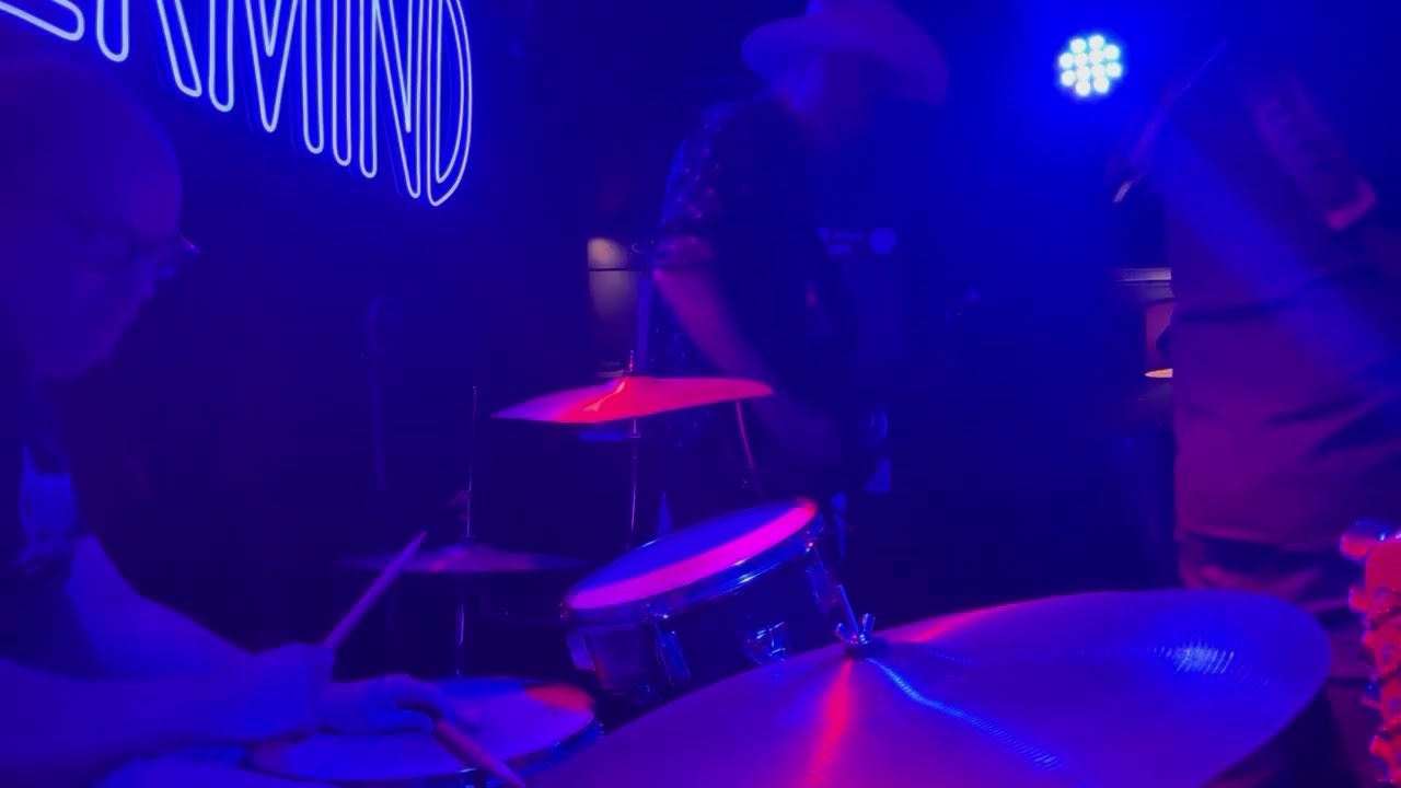 Performing with Andy Fillmore - Better Be Home Soon (Crowded House cover live at Nevermind Bar)