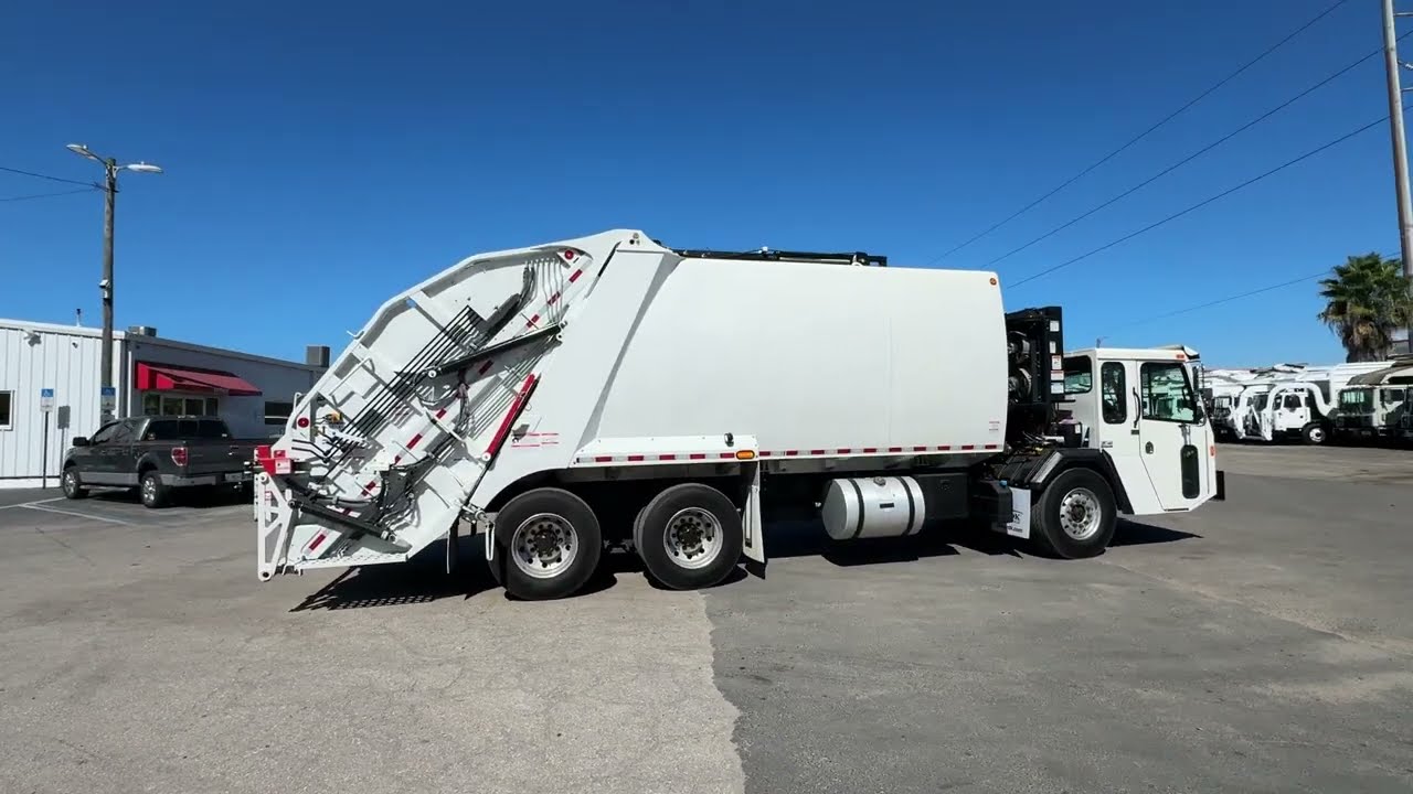 2024 Battle Motors LET2 28yd Pac Tech Rear Loader Garbage Truck - 108556