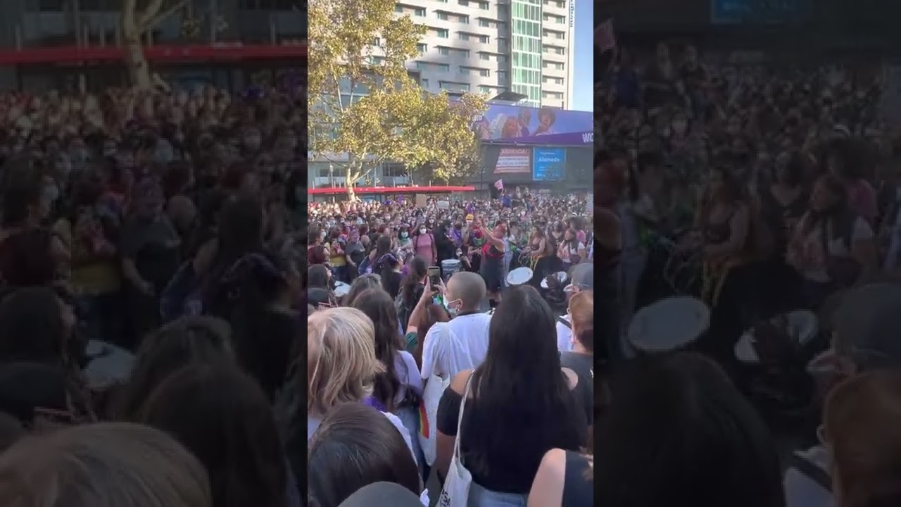 Batucada 8 de marzo, marcha feminista 2022. (1/3)