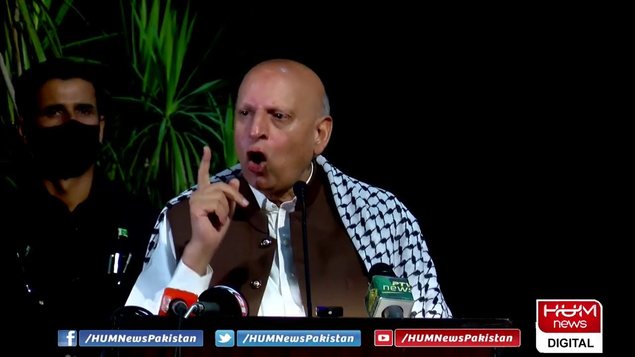 Governor Punjab Chaudhry Muhammad Sarwar addressing the function