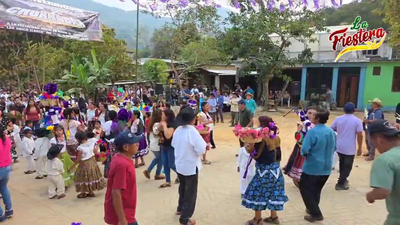 CHUXNABAN MIXE 10/03/26
TRASLADO DE VELAS Y FLORES EN LA CASA DEL MAYORDOMO