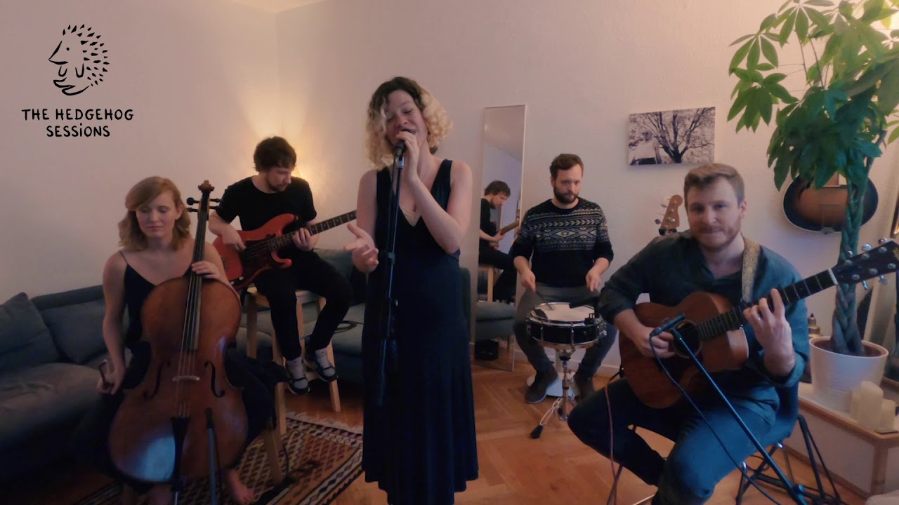 Joni Mitchell - River (Cover ft. Charlotte Haesen) | HEDGEHOG SESSION