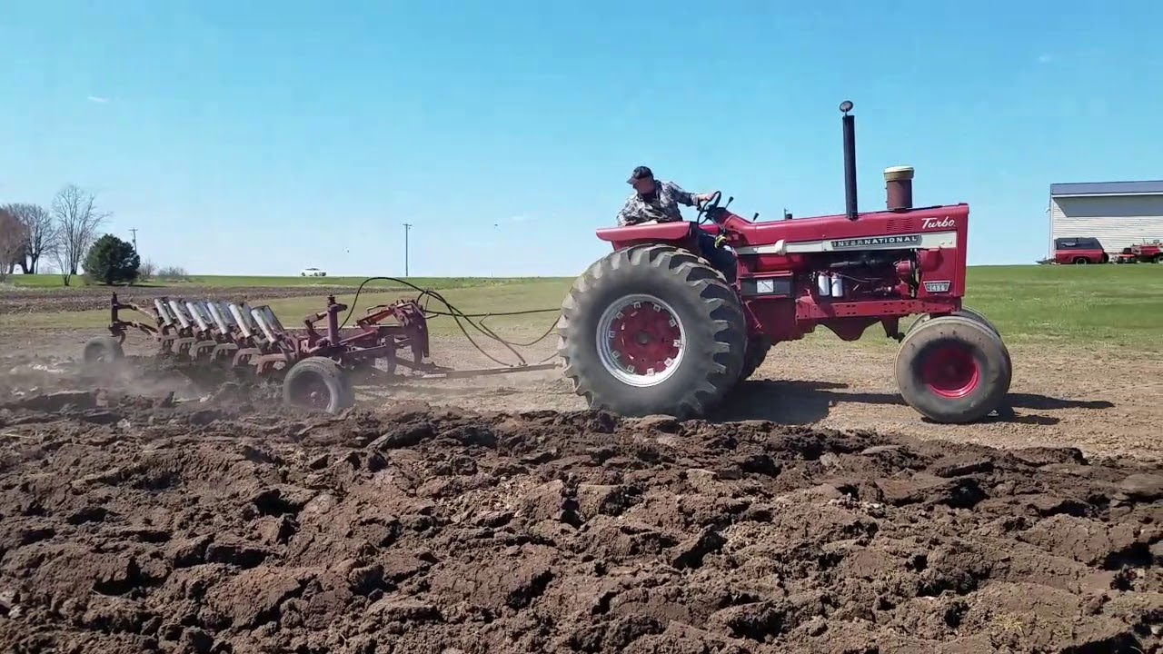 International 700 plow, April 27, 2020