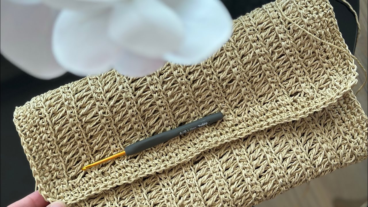 AYSHAHOBİ TASARIM PORTFÖY ÇANTA ÖRÜYORUZ #örgü #crochet #kağıtipçantamodeli #ayshahobi #knitted