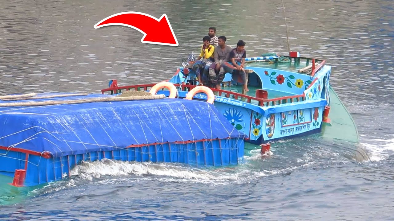 OMG! Overloaded Bulkhead Boats Put Themselves In Constant DANGER While Transporting Sand