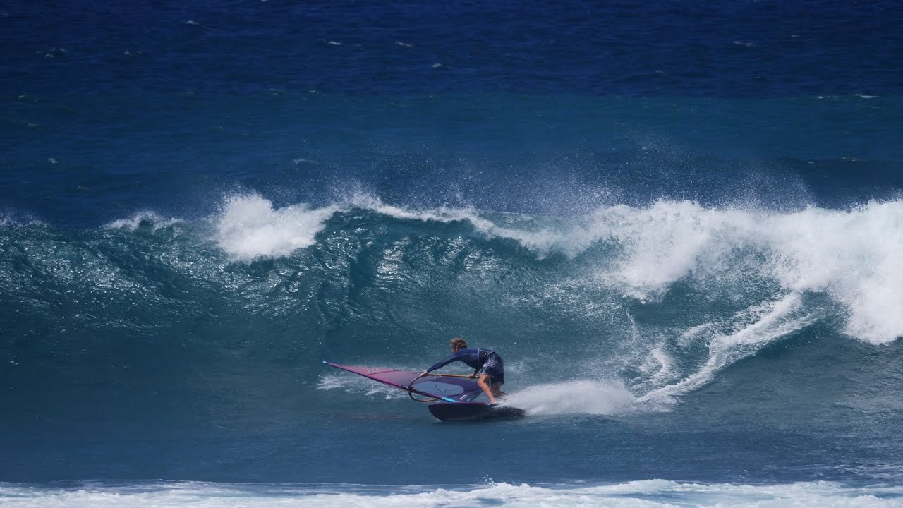 Windsurfing Ho'okipa, First swell of the season