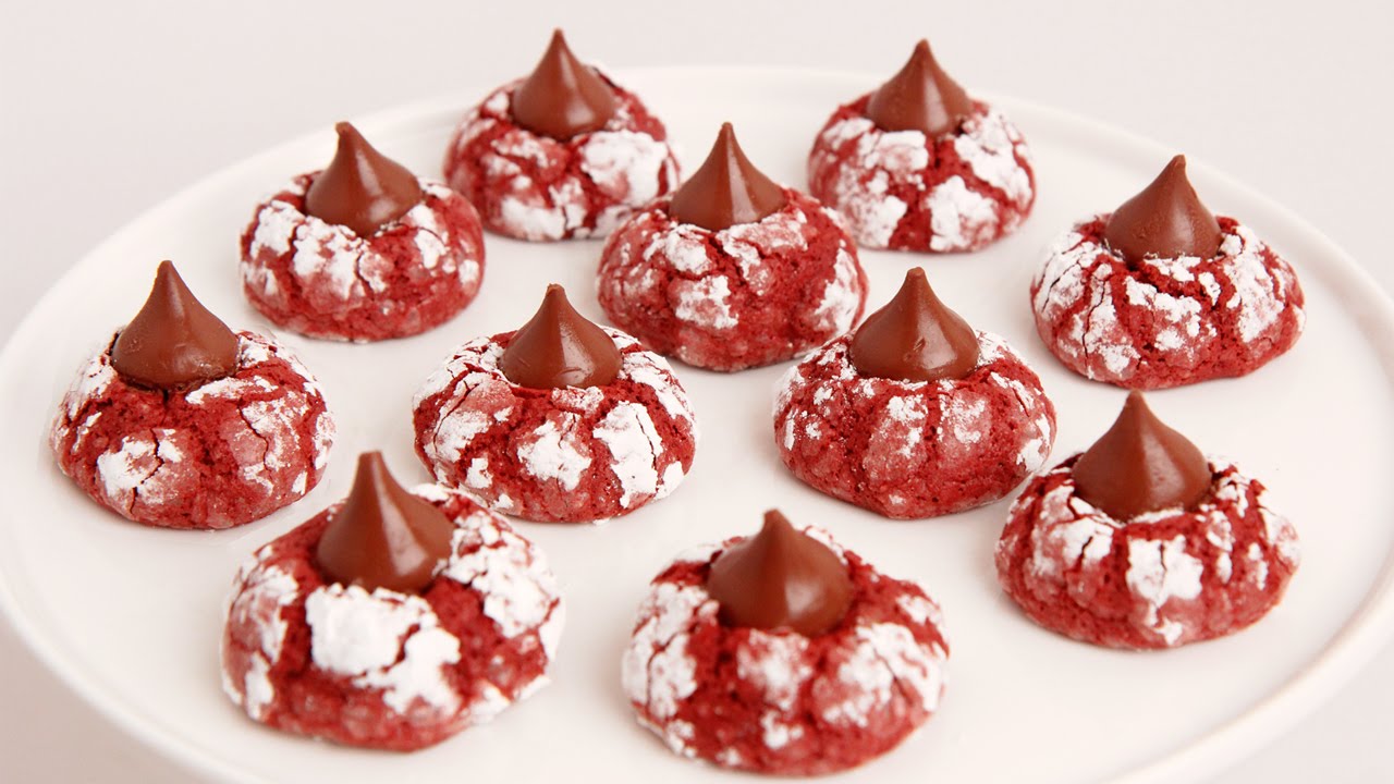 Red Velvet Crinkle Kisses Recipe - Laura in the Kitchen Episode 854