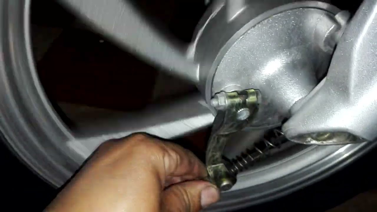 Cómo ajustar los frenos de una bicicleta eléctrica