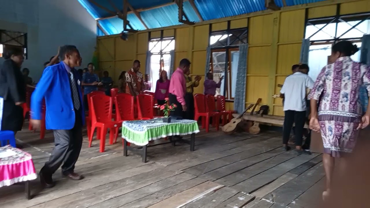 Ibadah minggu pagi jemaat ANUGRAH Ambai