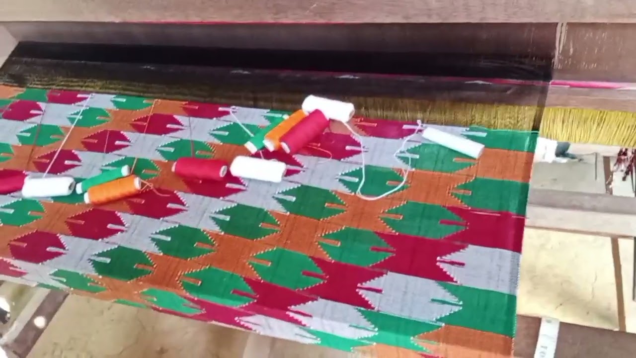 खाडि तथा ढाकाका कपडा चाहिएमा थाक्चोत्लुङ खाडि तथा ढाका कपडा उद्योग रविलाई सम्झनुहोस् ।