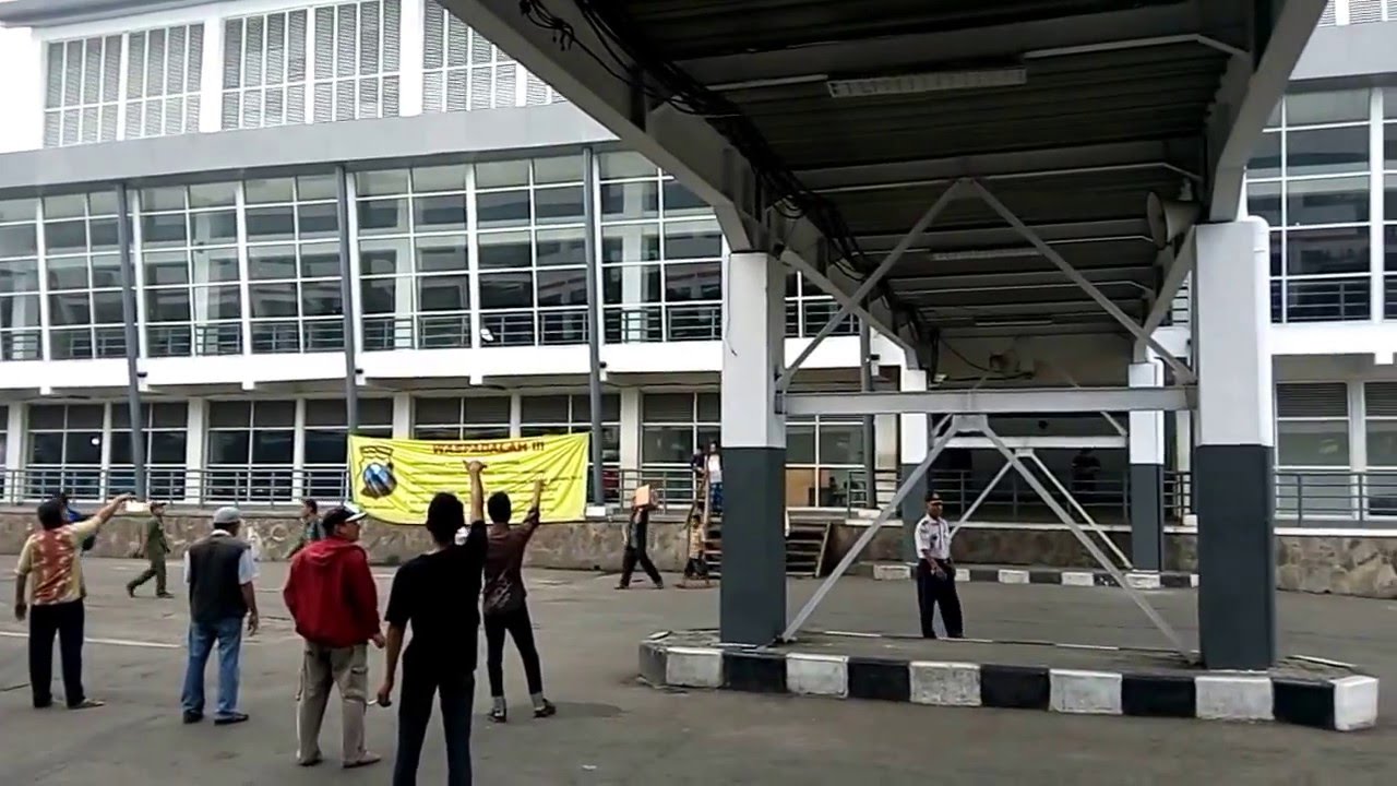 Terminal Bungurasih Surabaya: Keberangkatan Bus Antar Kota Antar Propinsi