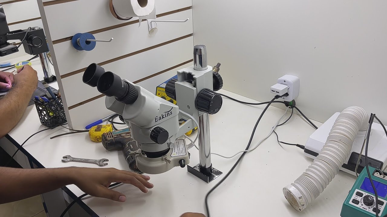 Aprenda como PRENDER o seu microscópio DIRETO na bancada SEM PRECISAR da BASE de METAL!