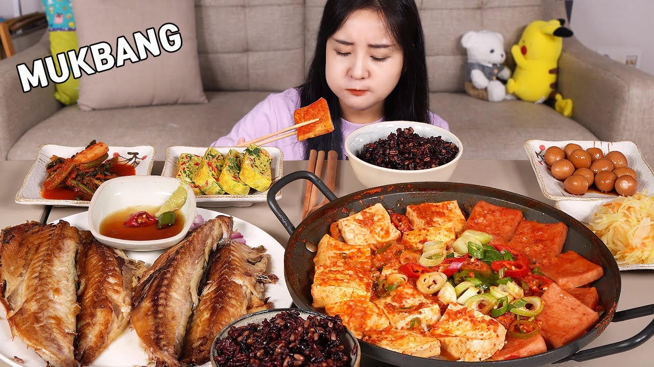 MUKBANG :) Скумбрия на гриле, тушеный тофу Спам, тушеные перепелиные яйца в соевом соусе.