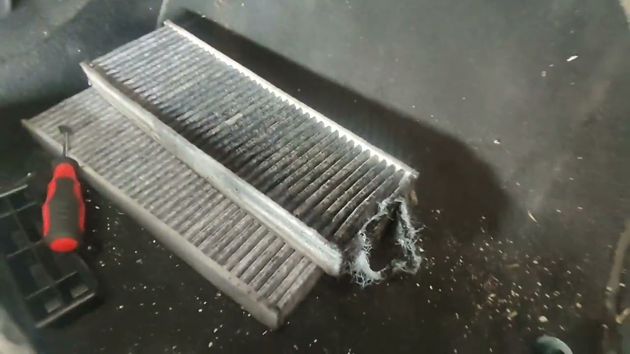 comment remplacer filtre à pollen sur Peugeot 3008