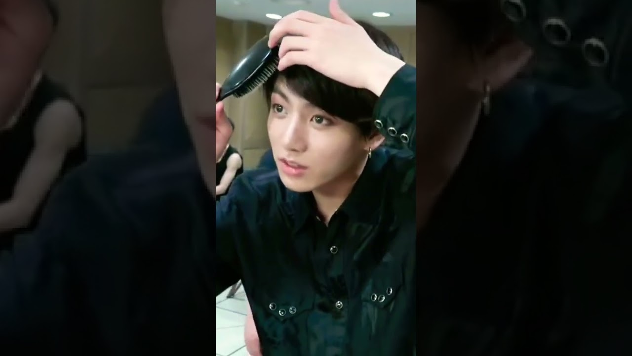 JK is a self hair stylist you know?💜✨👀 
