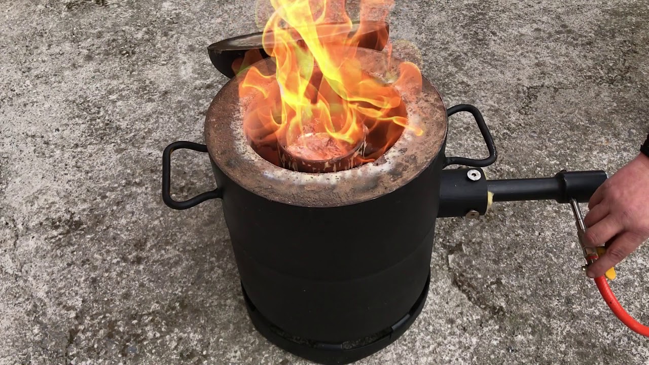 première utilisation de ma fonderie et coulage de lingots d'aluminium