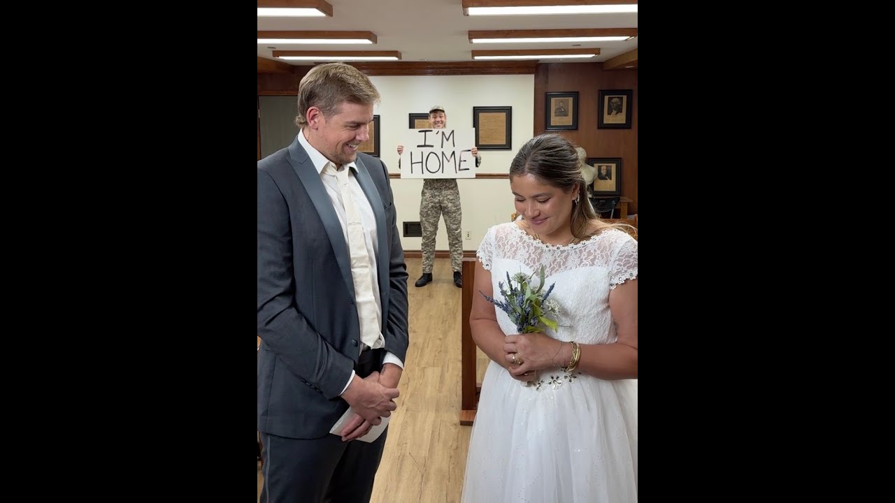 Soldier surprises sister at wedding 🥹