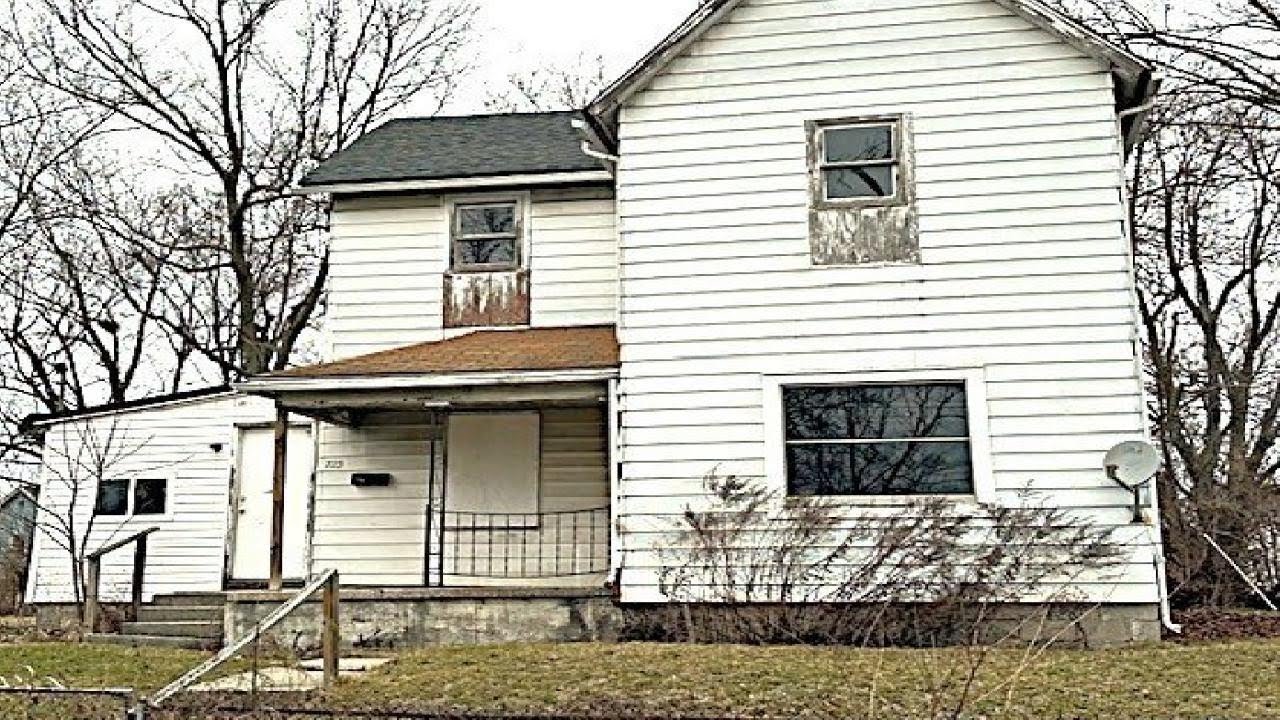 725 E Vine Street, Lima, OH Presented by Leilani Bowersock.