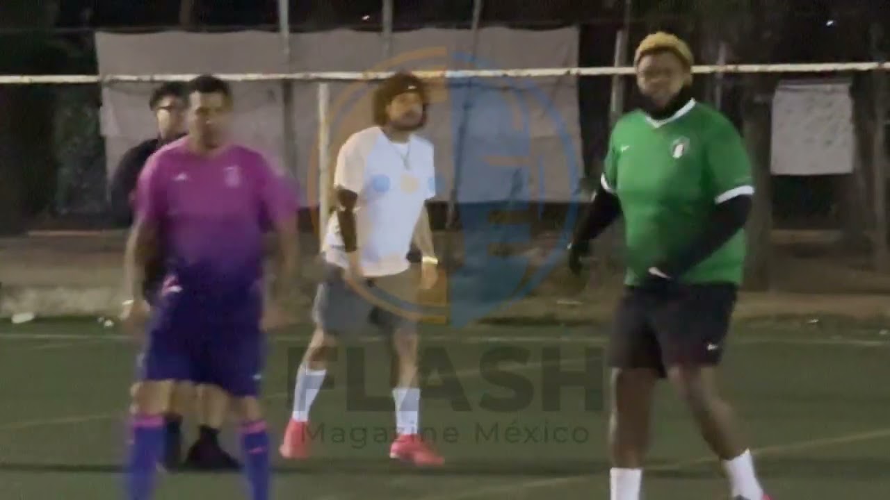 JESÚS ORTIZ PAZ E INTEGRANTES DE FUERZA REGIDA JUGANDO UN PARTIDO AMISTOSO CON EL COMEDIANTE DRUSKI