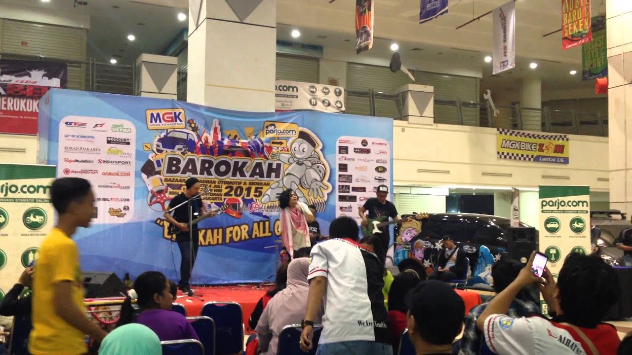 Rust and Win Band at Retro Car Gathering Kemayoran