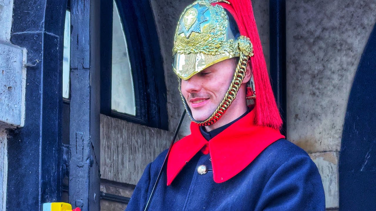 Beautiful Smiles as Handsome King's Guard Family Visits!!