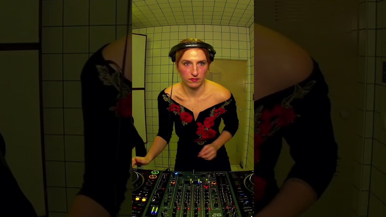 Toxido Mask at HÖR. Full set’s up in our library!