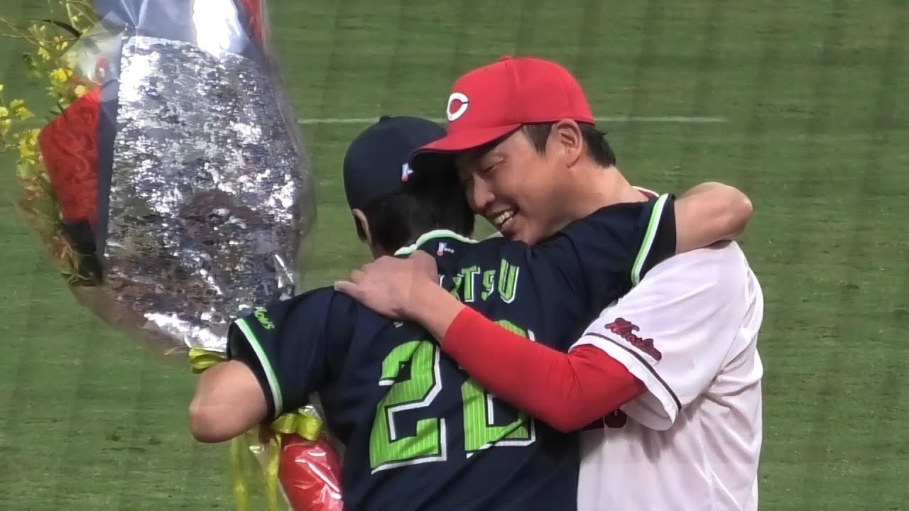 地元広島でラスト采配の高津監督に高校後輩の新井監督から花束からの熱いハグ！広島東洋カープvs東京ヤクルトスワローズ 2025年10月4日