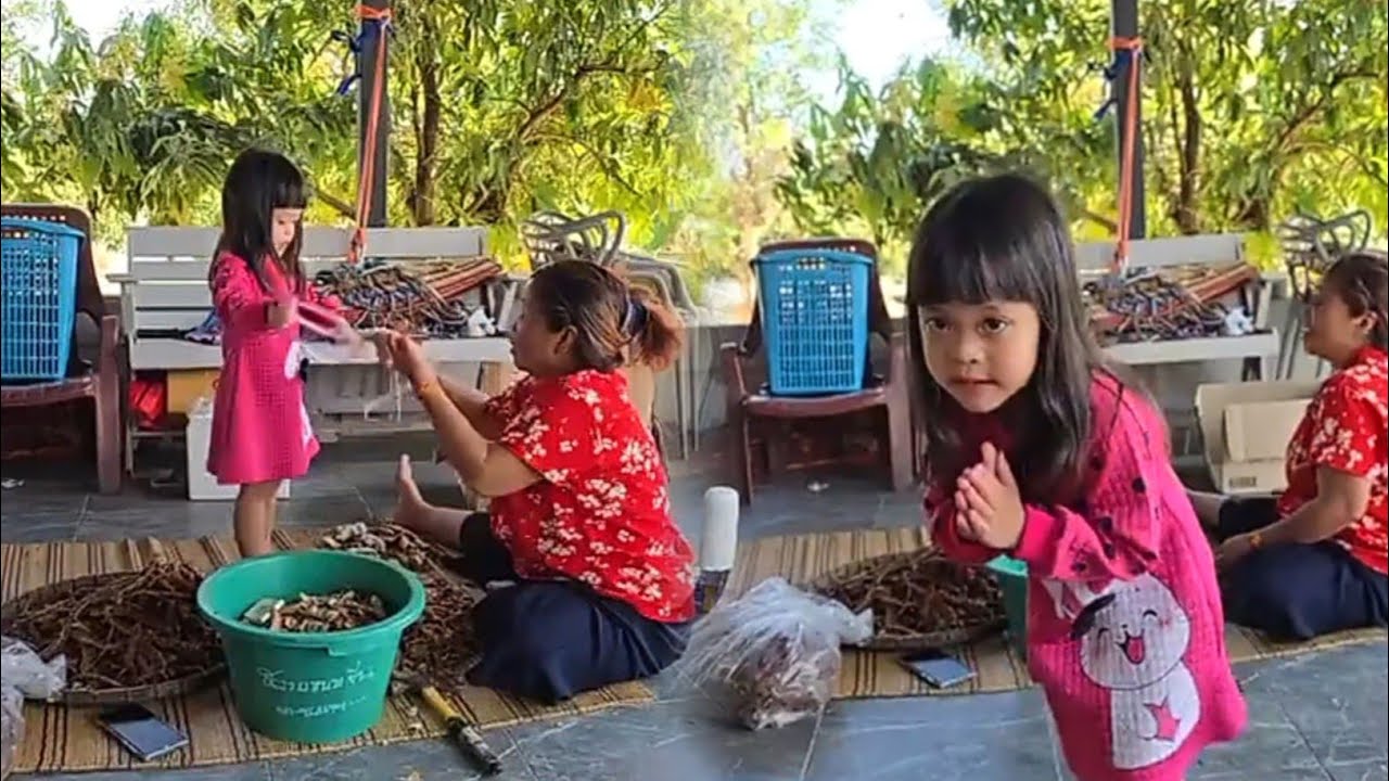สองพี่น้องเล่นอะไรกันนะ #น้องพลอยน้องเพชร 