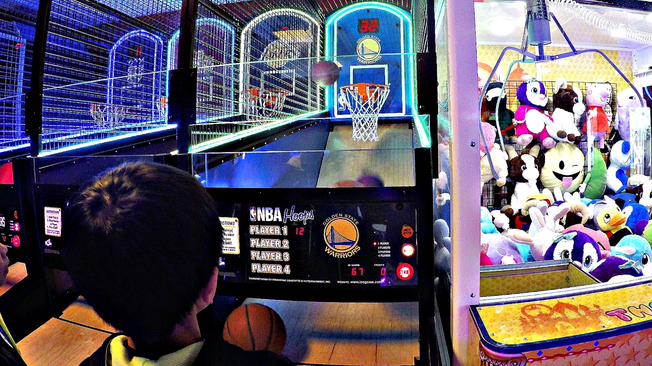 Let's Have A Kids Competition: NBA Hoops Arcade Basketball - Doc vs. E.L. vs Rocky vs. Piper