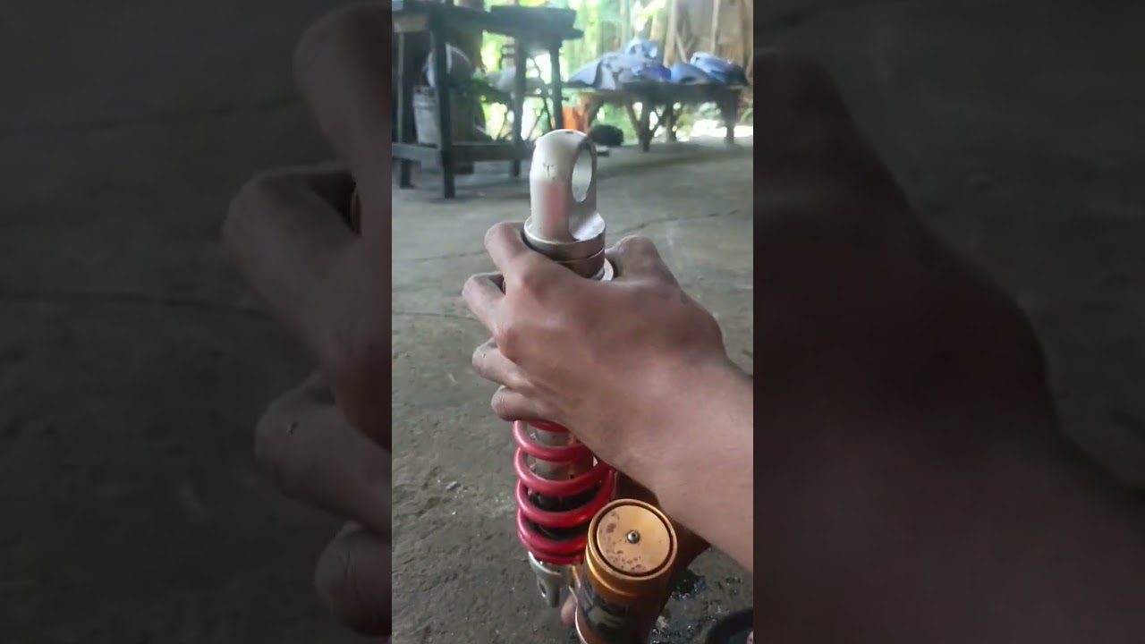 tugas praktik membuka dan memasang shock depan dan belakang 