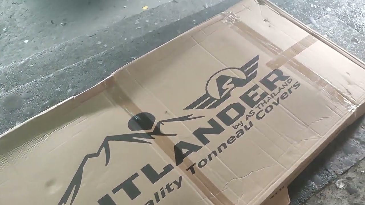 Nissan Navara VE (Outlander Trifold Installation)