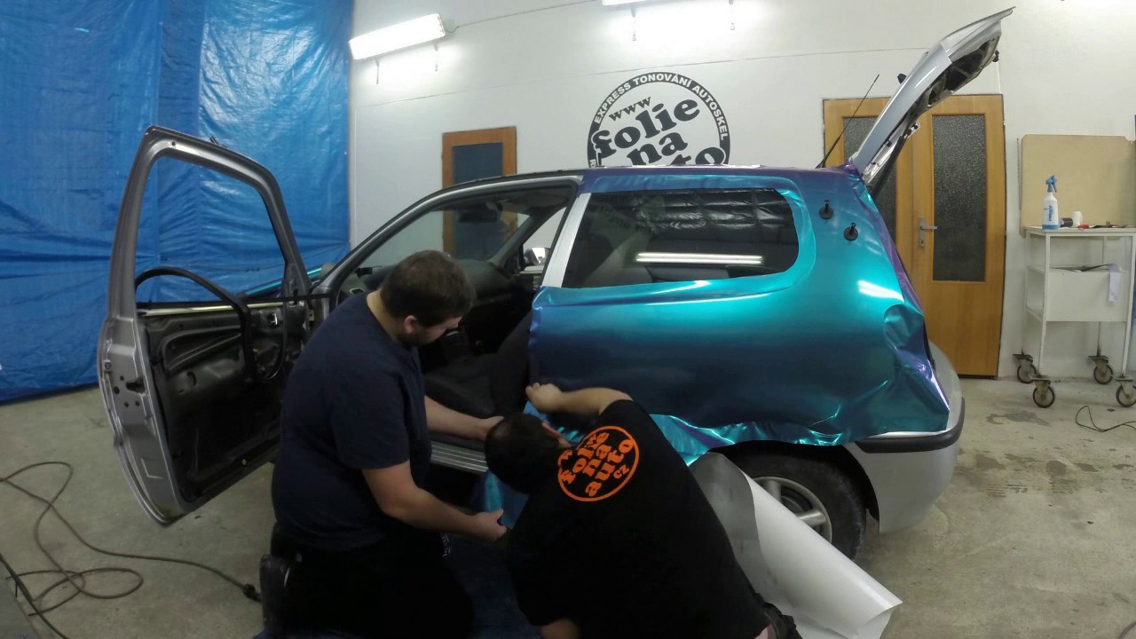 Folienaauto.cz - Kdyně celopolep VW Polo 6N2 Chamo Oracal 970 - 989 Turquoise Lavender