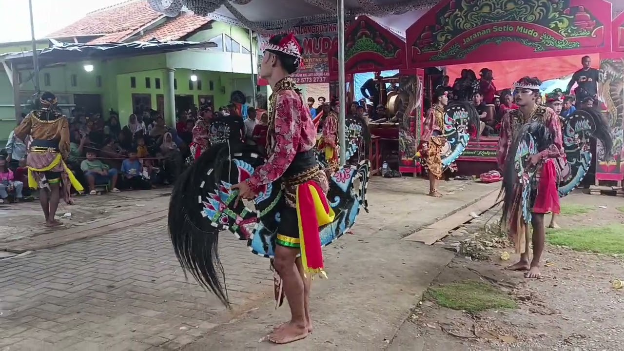 Tarian senterewean jaranan Setio Mudo live fajar baru 