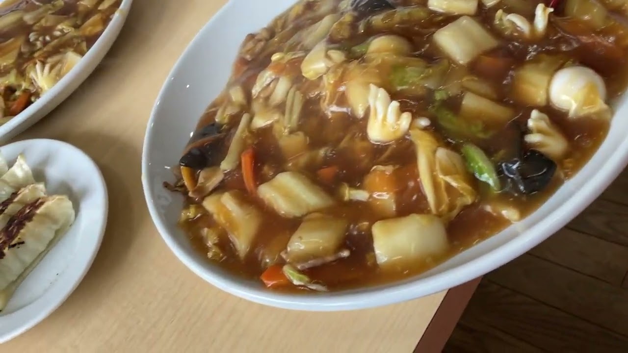 This is ANKAKE YAKISOBA from Sanpachi Hanten in Oshamanbe-cho, Hokkaido, Japan. It's delicious!