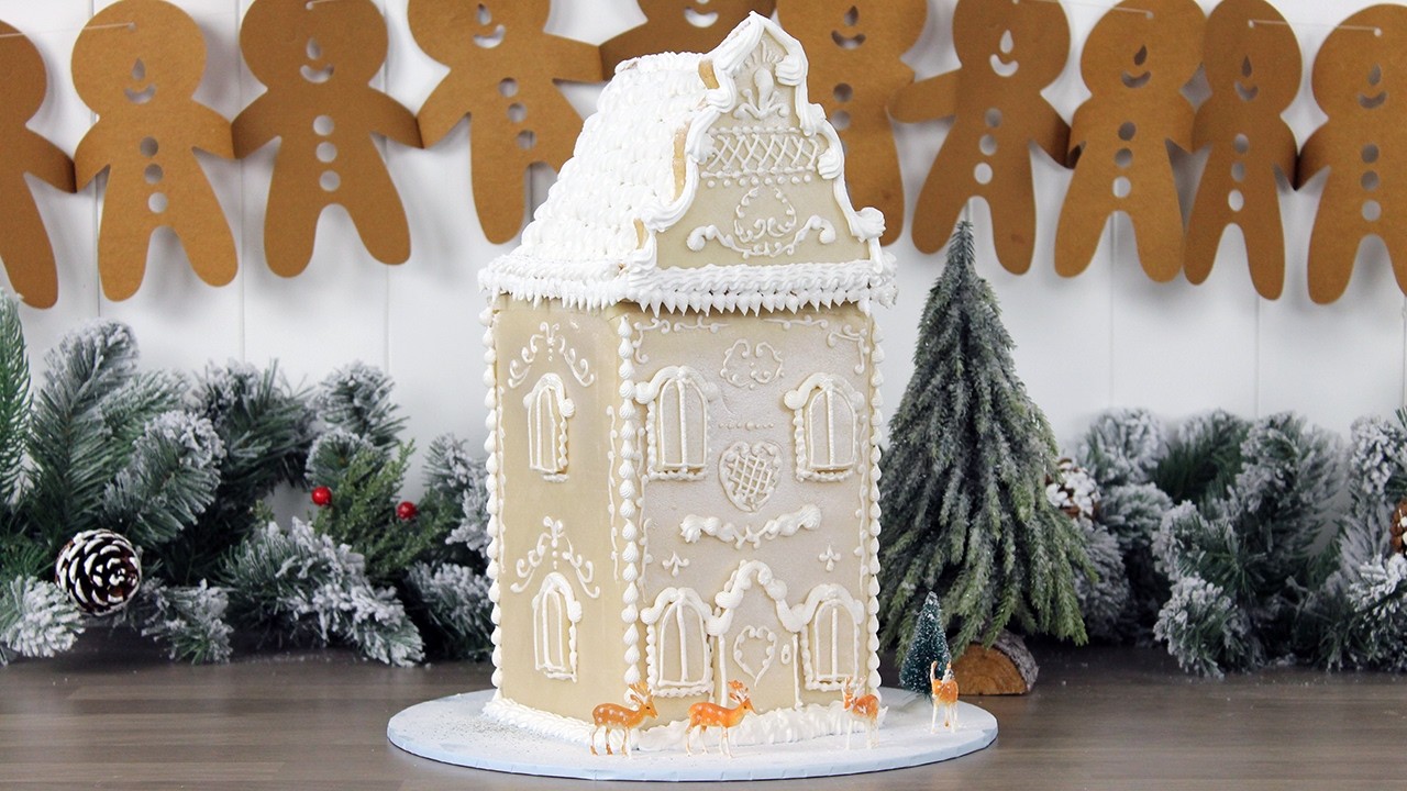 Create a Beautiful Scandi-Style Gingerbread House Cake for Christmas | Cake Decorating Tutorial 🎄✨